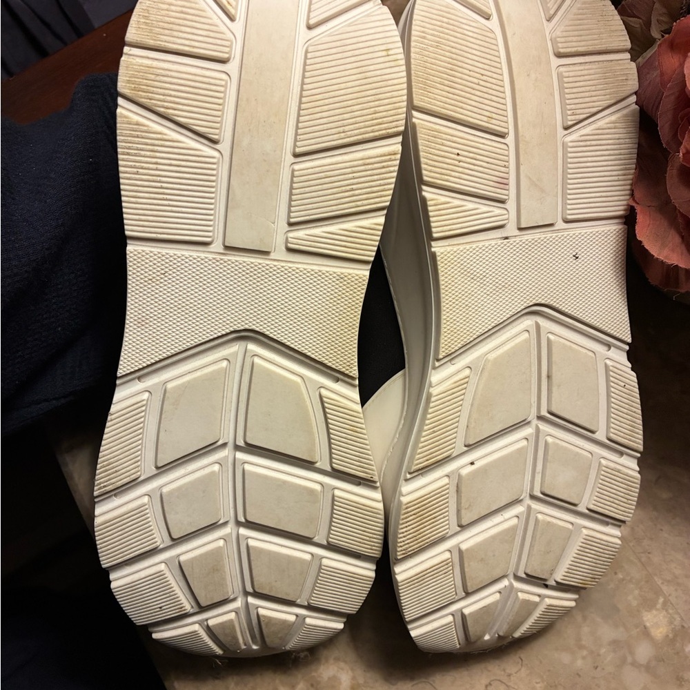 Burberry Black and White Women's Sneakers - Picture 5 of 6